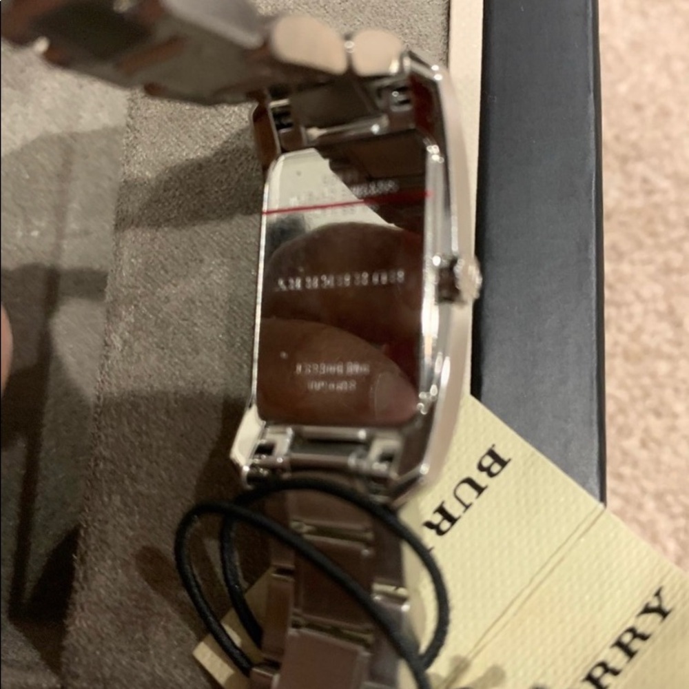 Burberry Women's BU9400 'heritage' Watch (FINAL PRICE) $529 - Picture 6 of 10